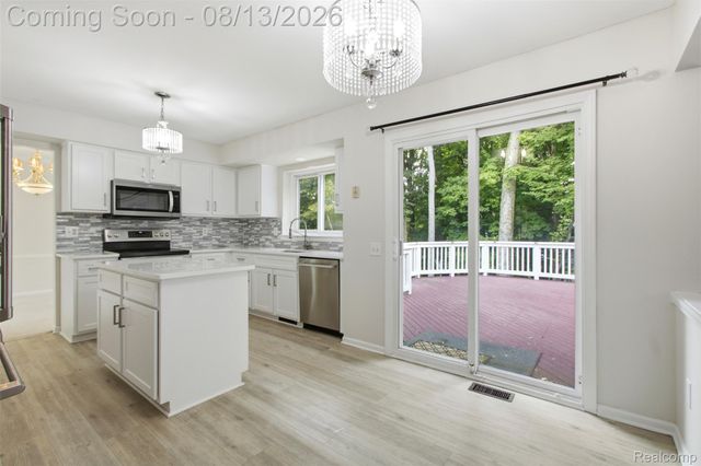 425 Thornridge Court, Rochester Hills, MI 48307