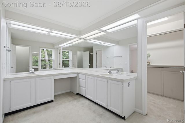 425 Thornridge Court, Rochester Hills, MI 48307