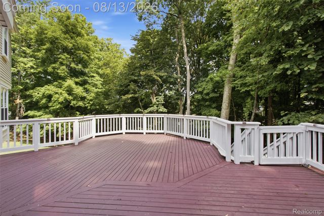 425 Thornridge Court, Rochester Hills, MI 48307