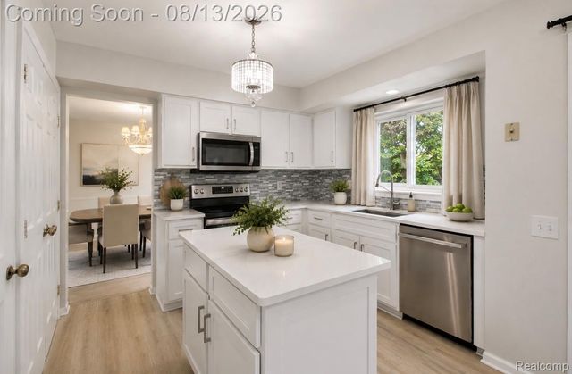 425 Thornridge Court, Rochester Hills, MI 48307