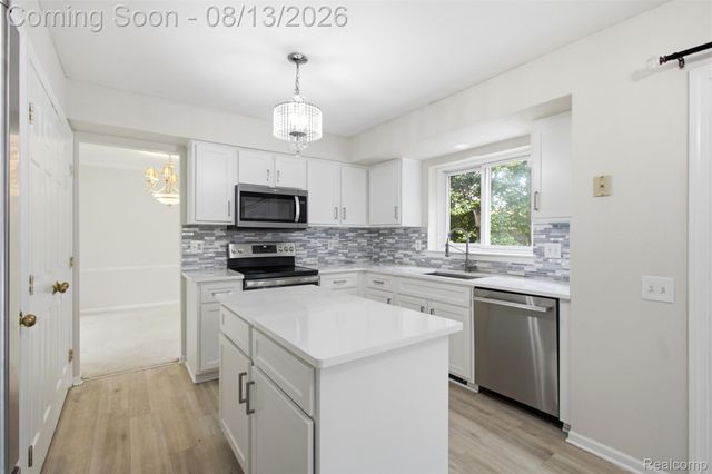 425 Thornridge Court, Rochester Hills, MI 48307