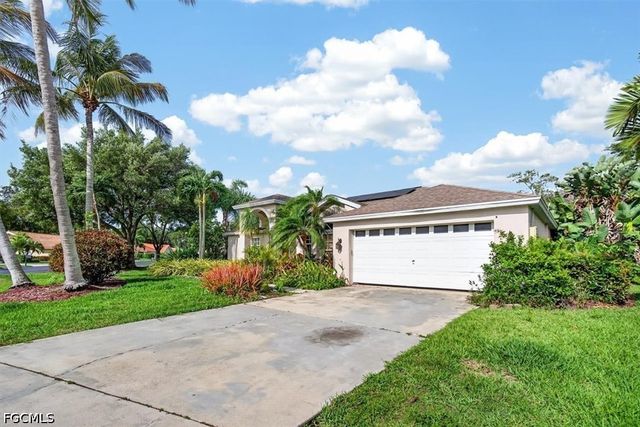 1145 Moon Lake DR, Naples, FL 34104