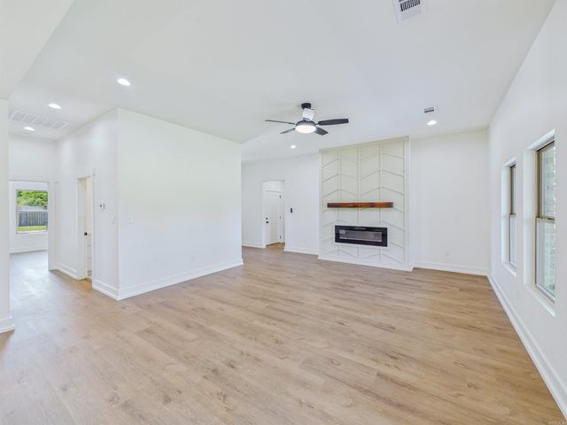 13 Hummingbird Drive, Vilonia, AR 72173
