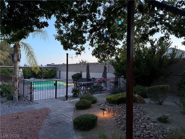 8645 Bright Angel Way, Las Vegas, NV 89149