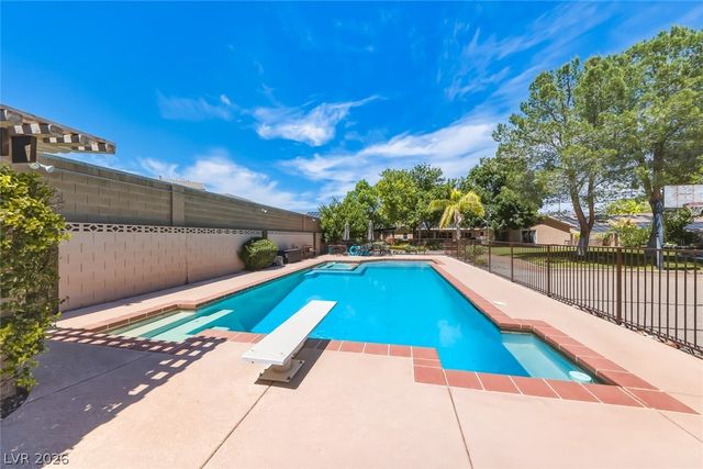 8645 Bright Angel Way, Las Vegas, NV 89149