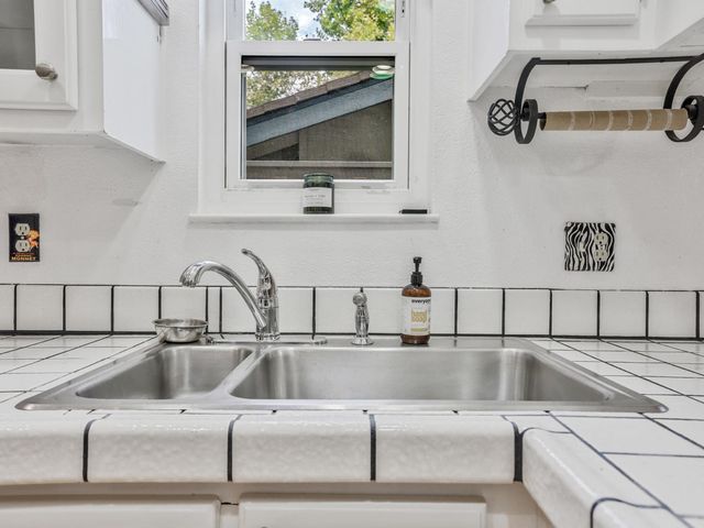 506 Roundtree Ct, Sacramento, CA 95831