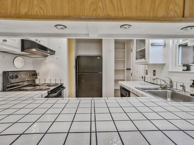 506 Roundtree Ct, Sacramento, CA 95831