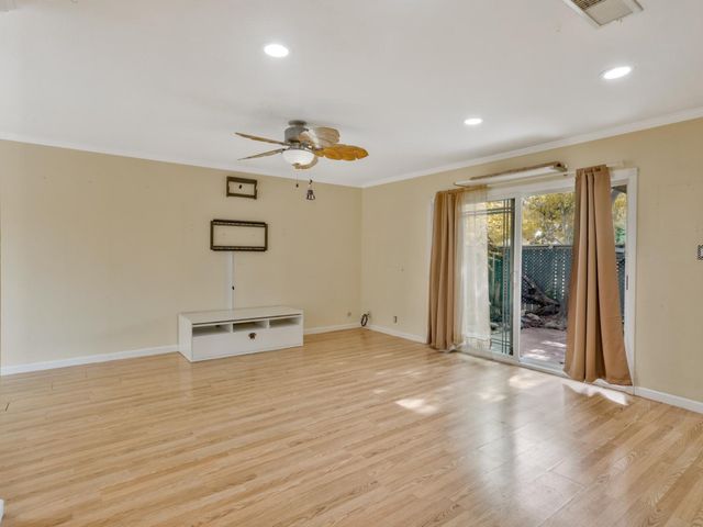 506 Roundtree Ct, Sacramento, CA 95831