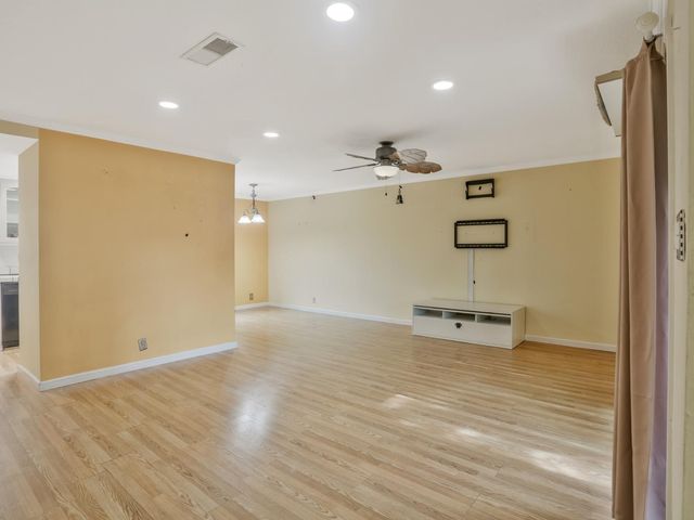 506 Roundtree Ct, Sacramento, CA 95831