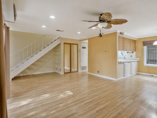 506 Roundtree Ct, Sacramento, CA 95831