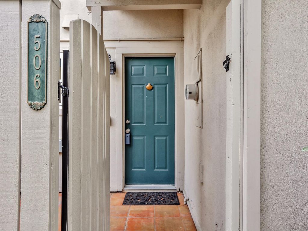 506 Roundtree Ct, Sacramento, CA 95831