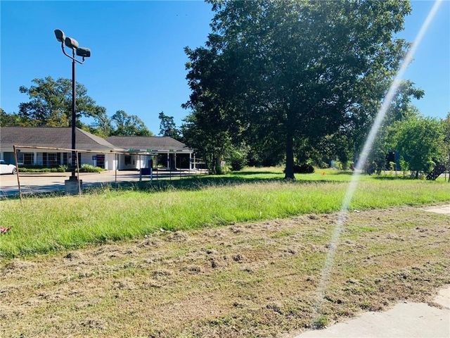 401 Tunica Drive E, Marksville, LA 71351