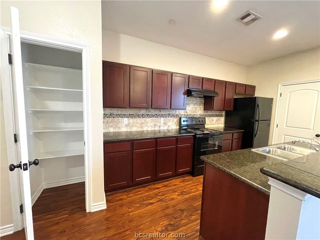 1915 Dartmouth Street 1011, College Station, TX 77840
