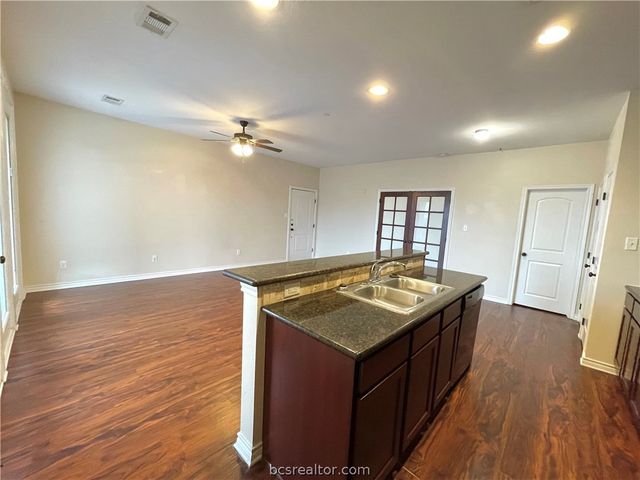 1915 Dartmouth Street 1011, College Station, TX 77840