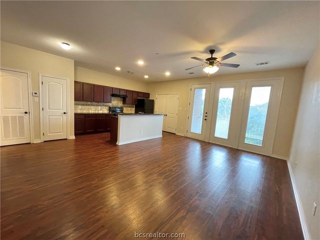 1915 Dartmouth Street 1011, College Station, TX 77840