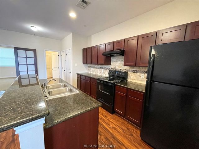 1915 Dartmouth Street 1011, College Station, TX 77840