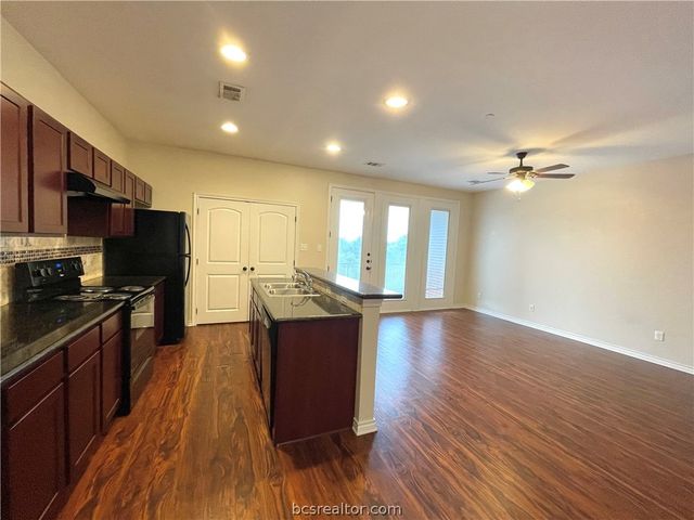 1915 Dartmouth Street 1011, College Station, TX 77840