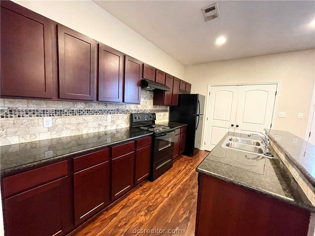 1915 Dartmouth Street 1011, College Station, TX 77840