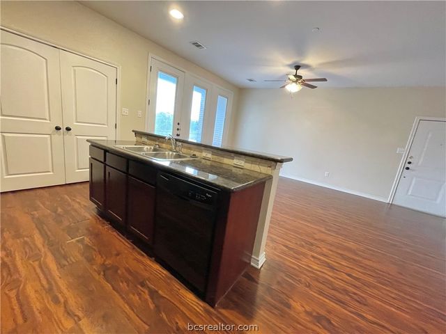 1915 Dartmouth Street 1011, College Station, TX 77840