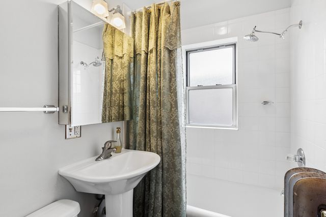 245 Washington Boulevard 2B, Oak Park, IL 60302