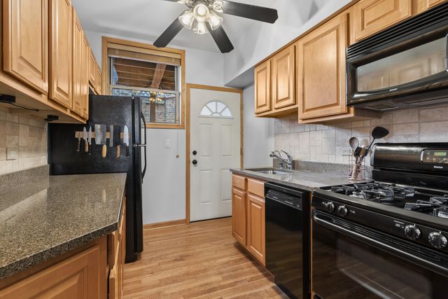 245 Washington Boulevard 2B, Oak Park, IL 60302