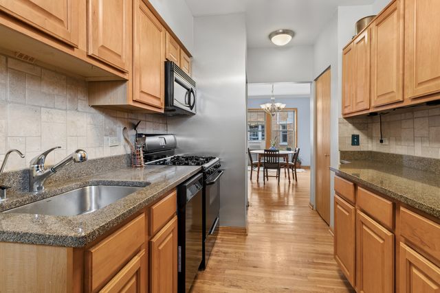 245 Washington Boulevard 2B, Oak Park, IL 60302