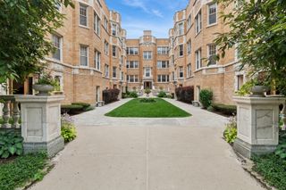 245 Washington Boulevard 2B, Oak Park, IL 60302