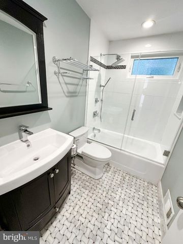 5 ROYAL OAK RD, Lawrence Township, NJ 08648