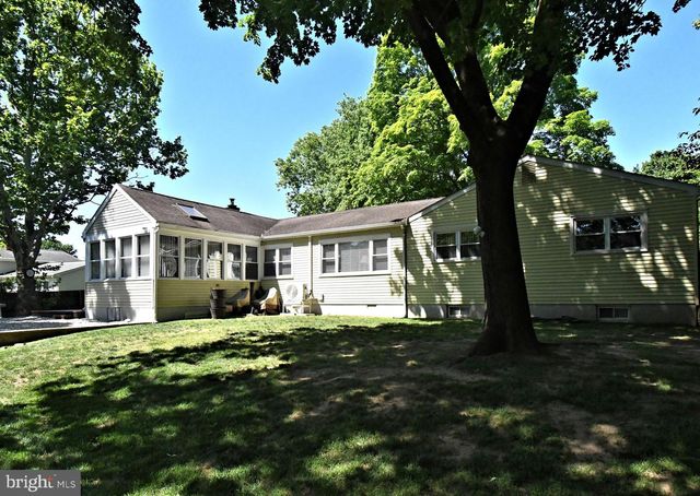 5 ROYAL OAK RD, Lawrence Township, NJ 08648