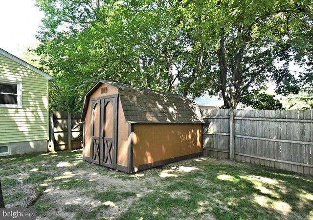 5 ROYAL OAK RD, Lawrence Township, NJ 08648