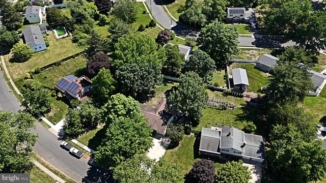5 ROYAL OAK RD, Lawrence Township, NJ 08648