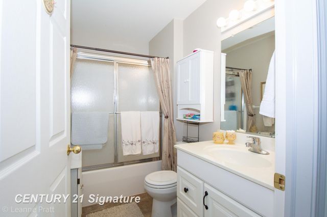 241 Aberdeen Court unit 11 bldg 6, Flushing, MI 48433