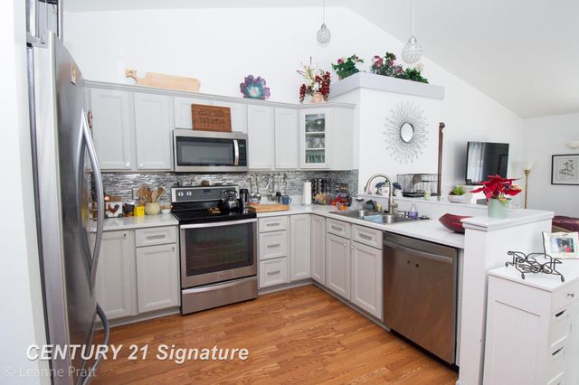 241 Aberdeen Court unit 11 bldg 6, Flushing, MI 48433