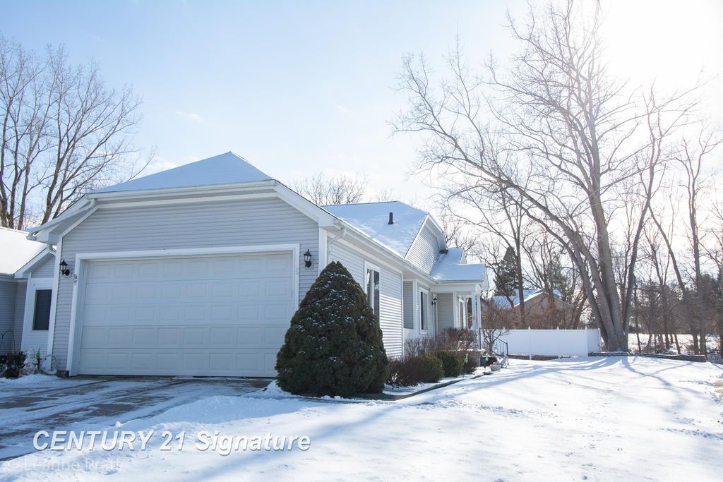 241 Aberdeen Court unit 11 bldg 6, Flushing, MI 48433