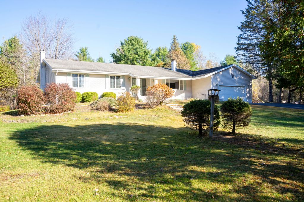 59 Rosbo Lane, Morrisonville, NY 12962