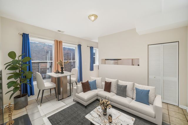 6712 S Ridgeland Avenue 3A, Chicago, IL 60649