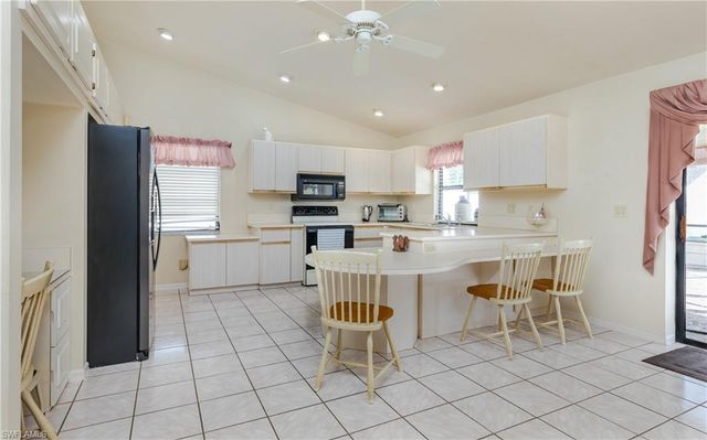 3337 SE 10th PL, Cape Coral, FL 33904