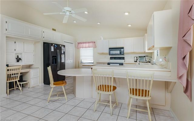 3337 SE 10th PL, Cape Coral, FL 33904