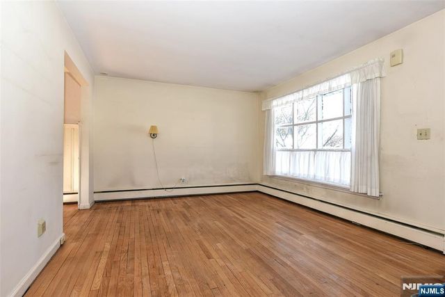 96 Grove Street, Waldwick, NJ 07463