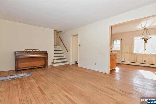 96 Grove Street, Waldwick, NJ 07463