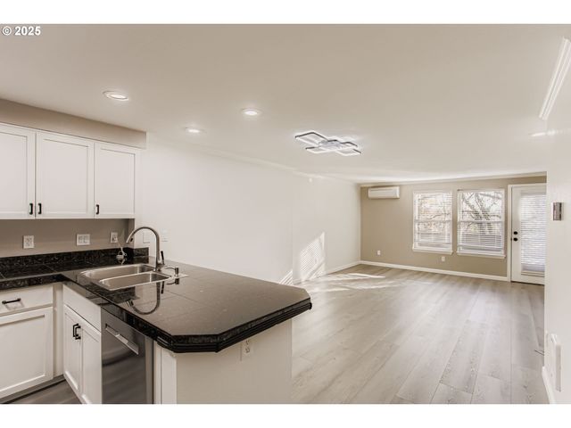 3990 CARMAN Dr, Lake Oswego, OR 97035