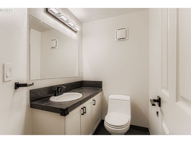 3990 CARMAN Dr, Lake Oswego, OR 97035