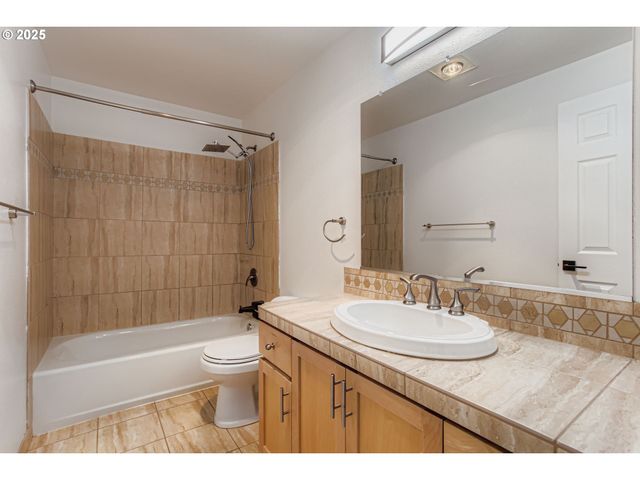 3990 CARMAN Dr, Lake Oswego, OR 97035