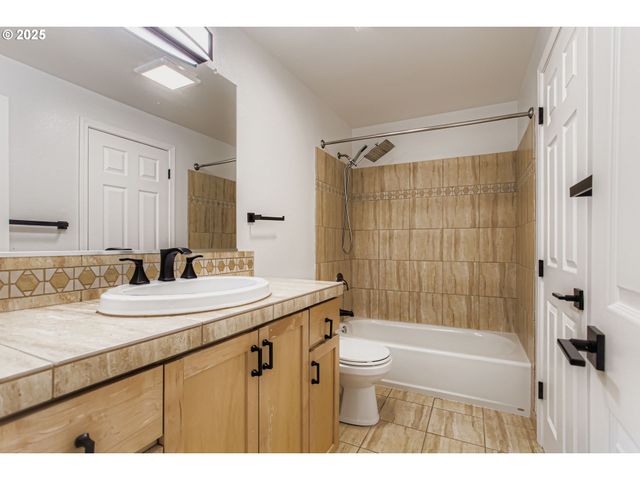 3990 CARMAN Dr, Lake Oswego, OR 97035