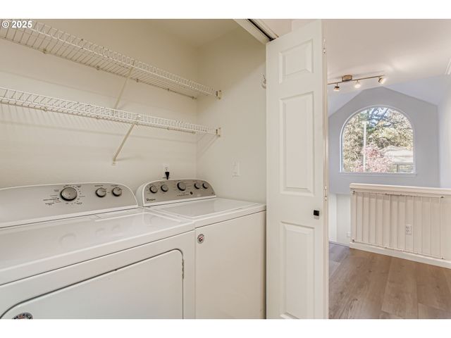 3990 CARMAN Dr, Lake Oswego, OR 97035