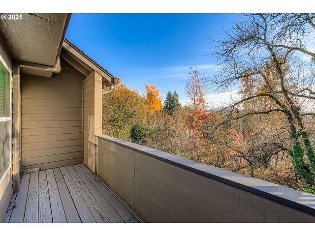 3990 CARMAN Dr, Lake Oswego, OR 97035