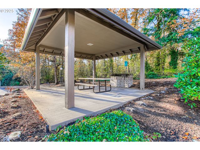 3990 CARMAN Dr, Lake Oswego, OR 97035