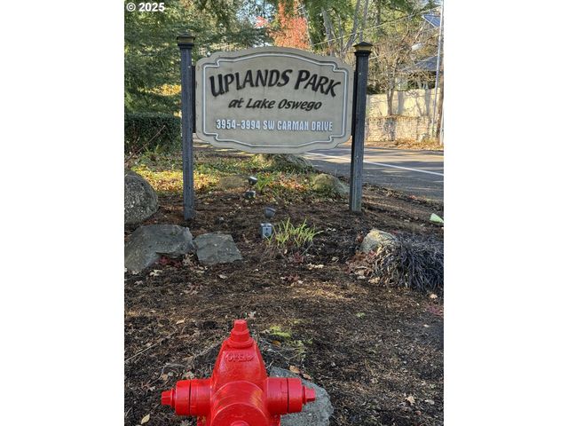 3990 CARMAN Dr, Lake Oswego, OR 97035