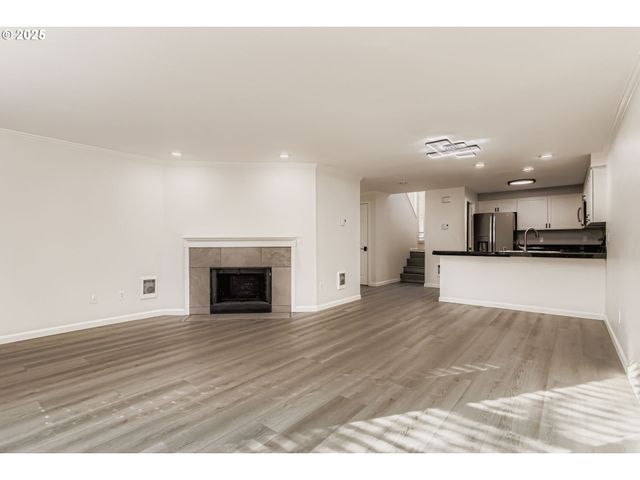 3990 CARMAN Dr, Lake Oswego, OR 97035