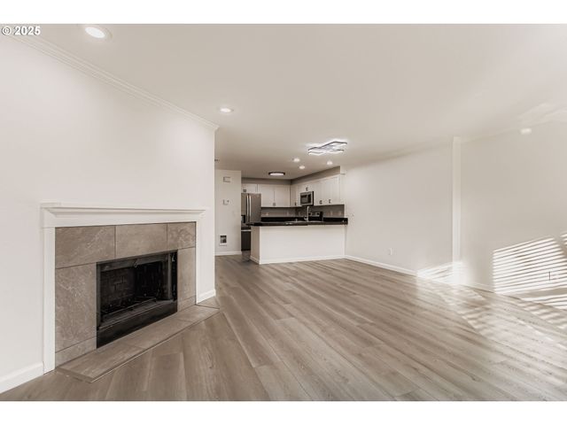 3990 CARMAN Dr, Lake Oswego, OR 97035